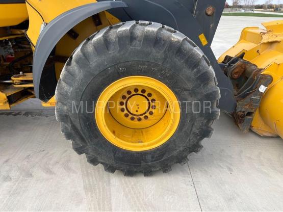2020 John Deere 524L photo 16