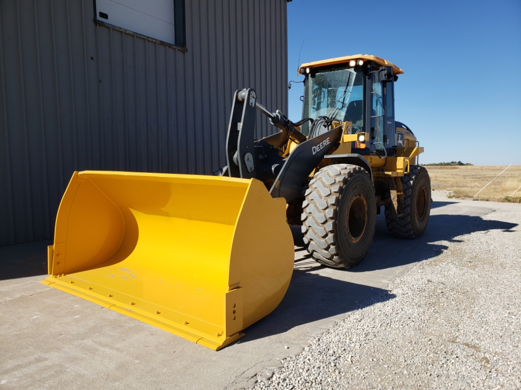 2019 John Deere 524L Image 1