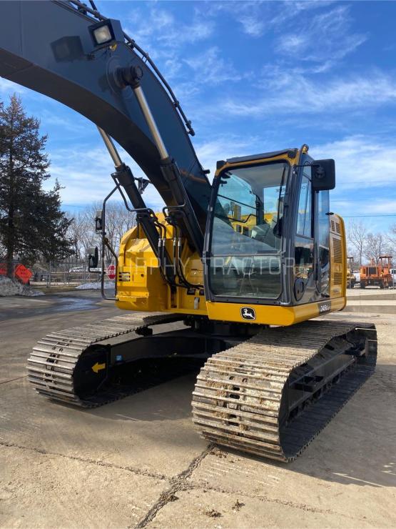 2022 John Deere 245G photo 1