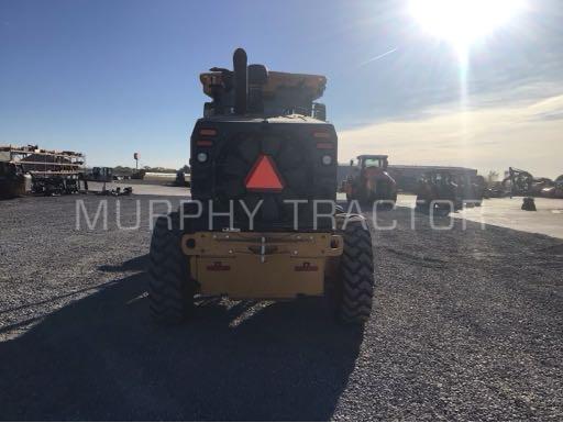 2023 John Deere 672G photo 6