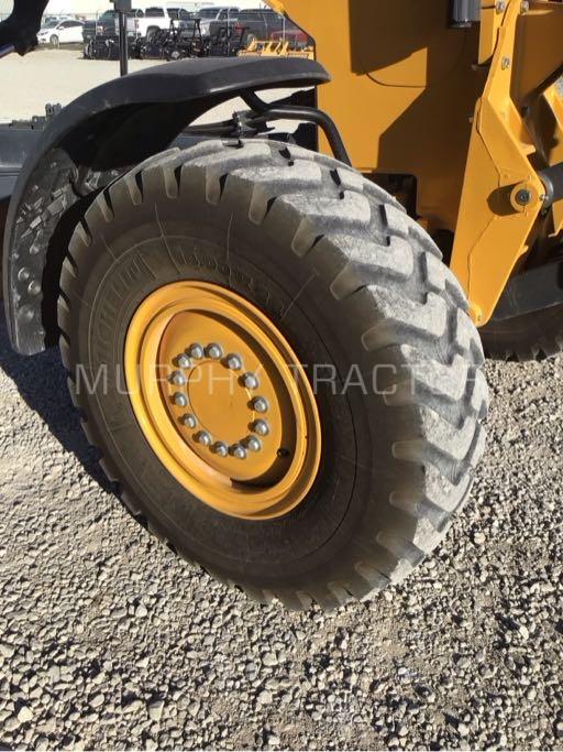 2023 John Deere 672G photo 18
