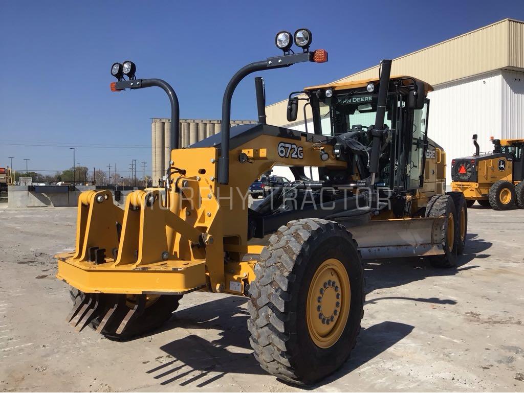 2017 John Deere 672G Image 1