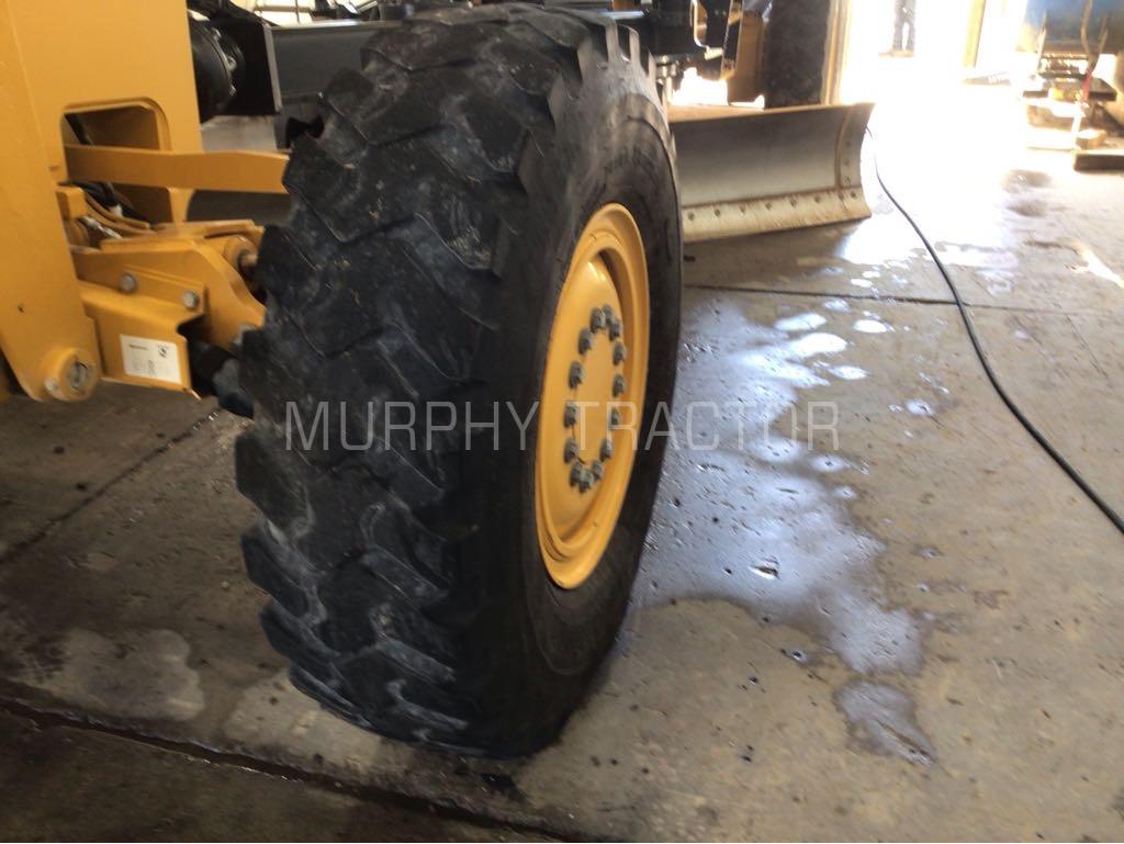 2017 John Deere 672G Image 13