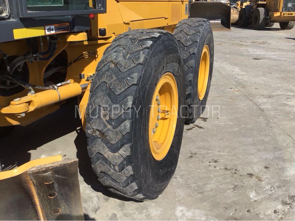2017 John Deere 672G Image 14