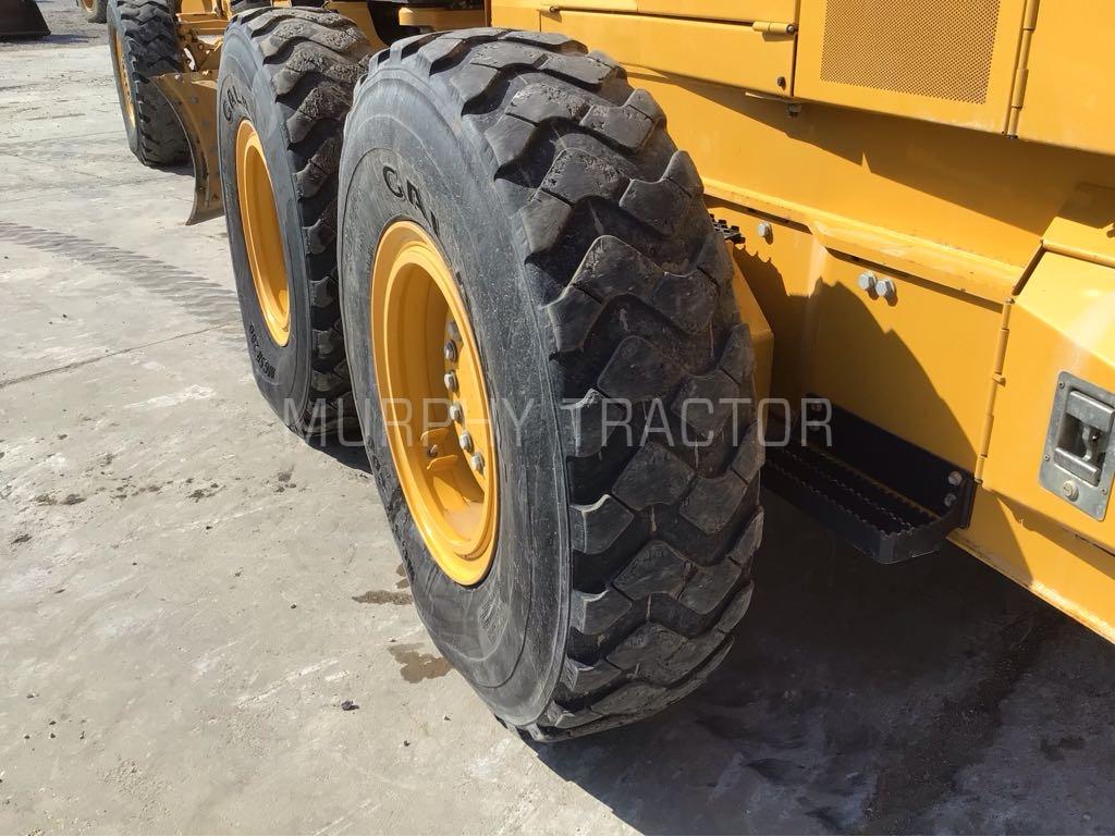 2017 John Deere 672G Image 15