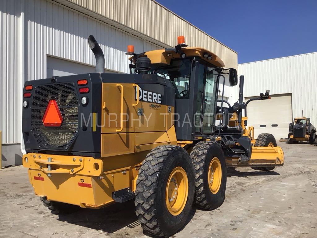 2017 John Deere 672G Image 6