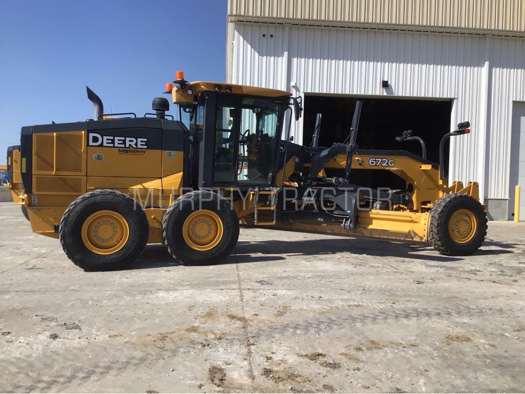 2017 John Deere 672G Image 7