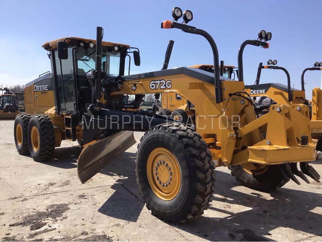 2017 John Deere 672G Image 8
