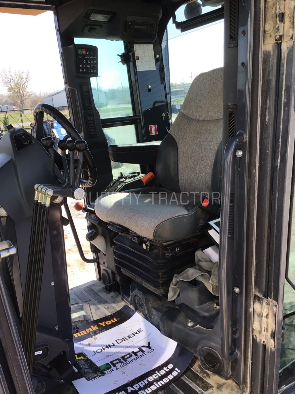 2017 John Deere 672G Image 11