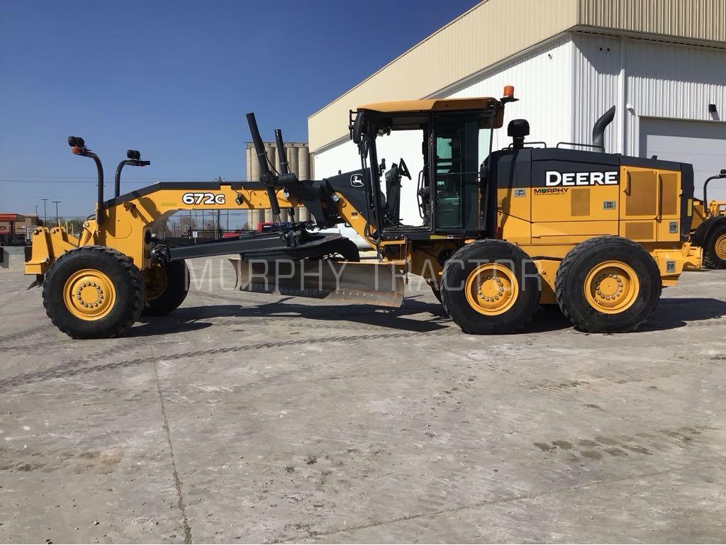 2017 John Deere 672G Image 3