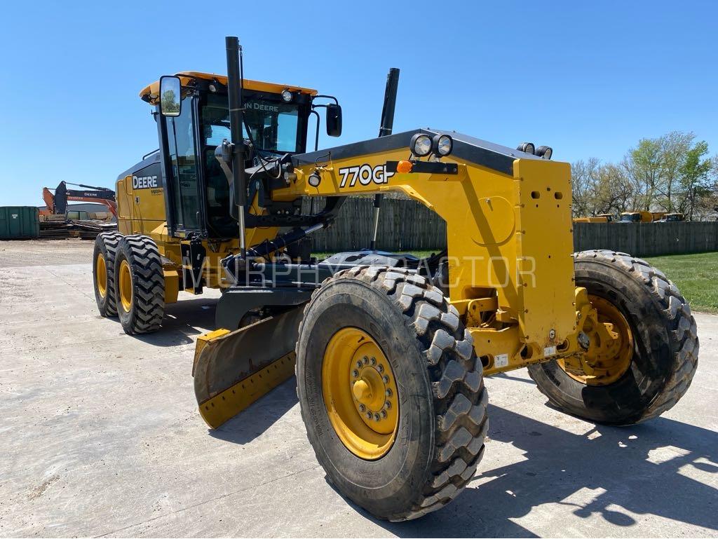 2020 John Deere 770GP Image 8