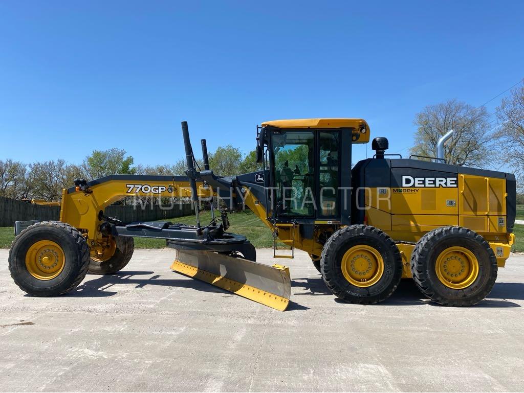 2020 John Deere 770GP Image 3