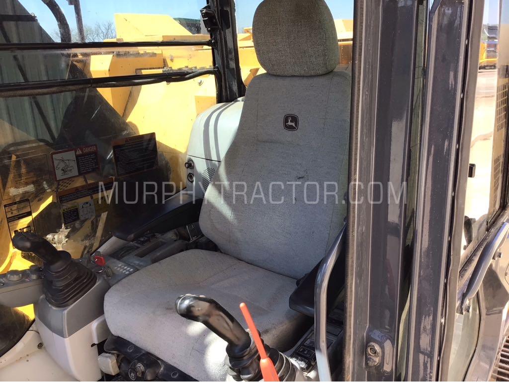 2017 John Deere 245G LC Image 11