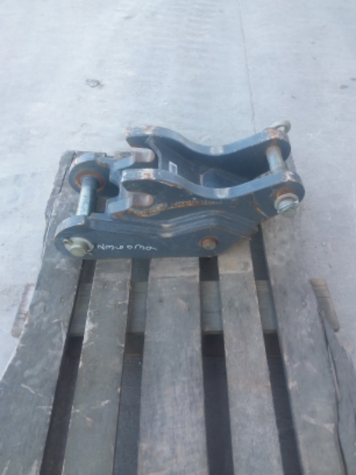 John Deere 310  Mechanical Coupler Image 1