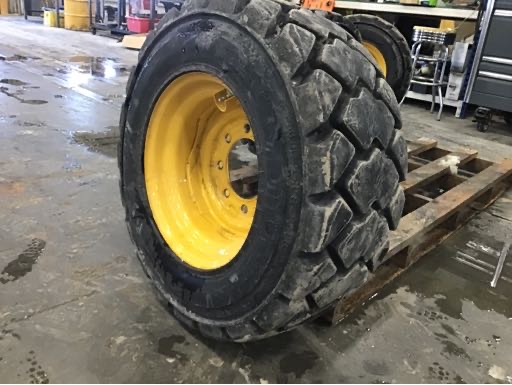 2024 Galaxy 324G Tires and Wheels Image 5