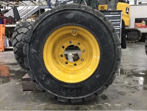 2024 Galaxy 324G Tires and Wheels Image 6