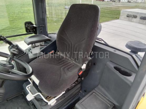 2023 John Deere 244L photo 4