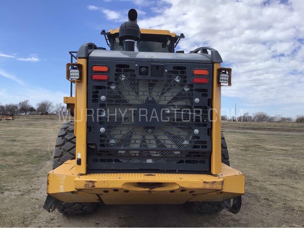 2020 John Deere 744L Image 10