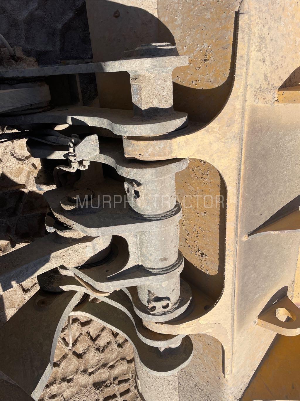 2020 John Deere 824L Image 17