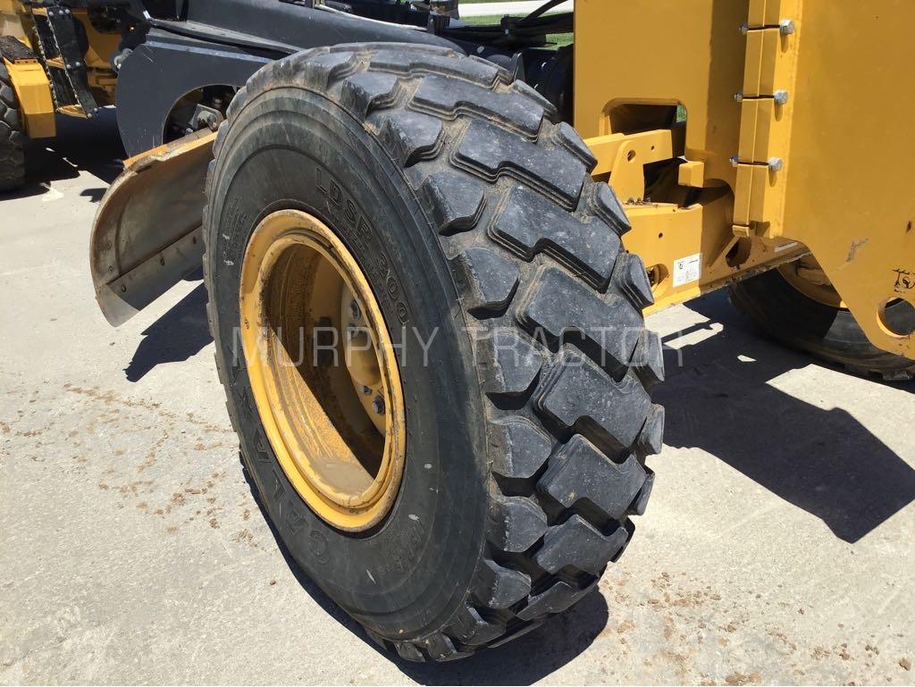 2021 John Deere 670G Image 18