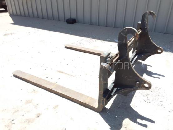 John Deere 310SL Fork Set photo 1