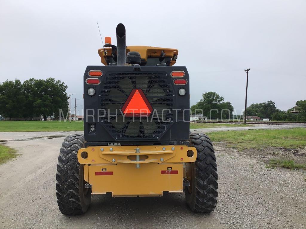 2020 John Deere 772G Image 5