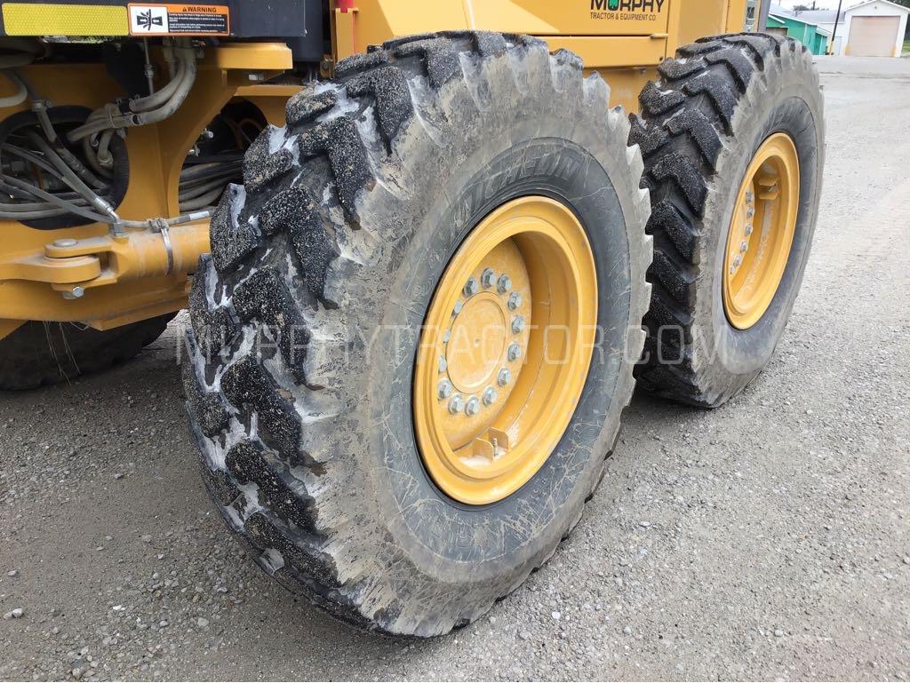 2020 John Deere 772G Image 14