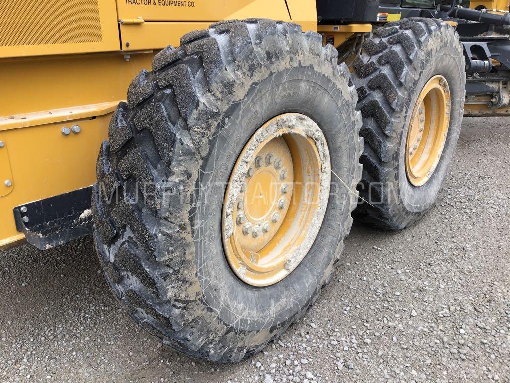 2020 John Deere 772G Image 16