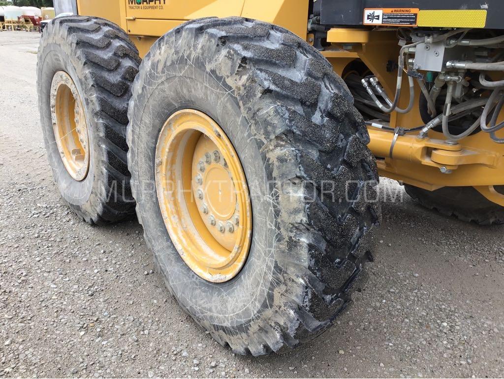 2020 John Deere 772G Image 17