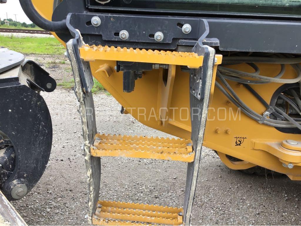 2020 John Deere 772G Image 24