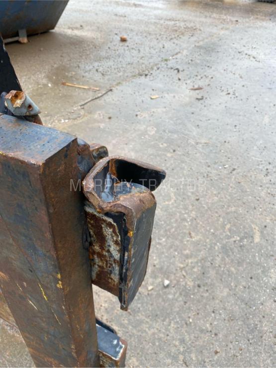 John Deere 310SL Fork Set — 555 51725.15243