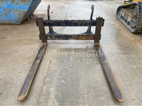 John Deere 310SL Fork Set photo 3