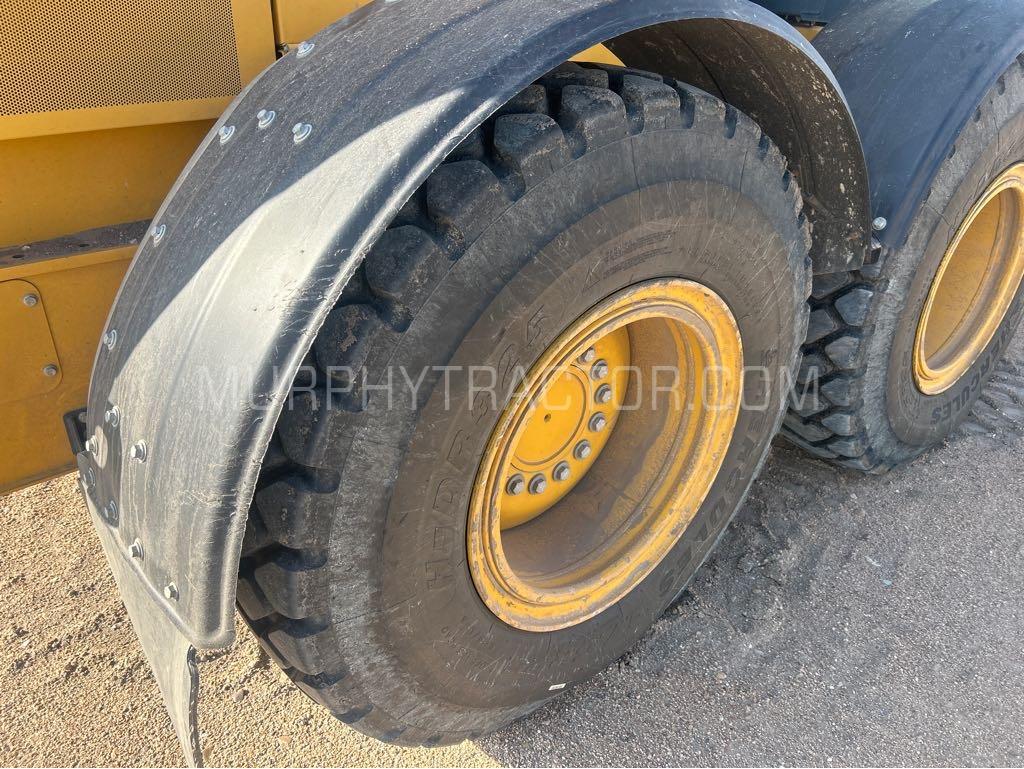 2019 John Deere 672G Image 16