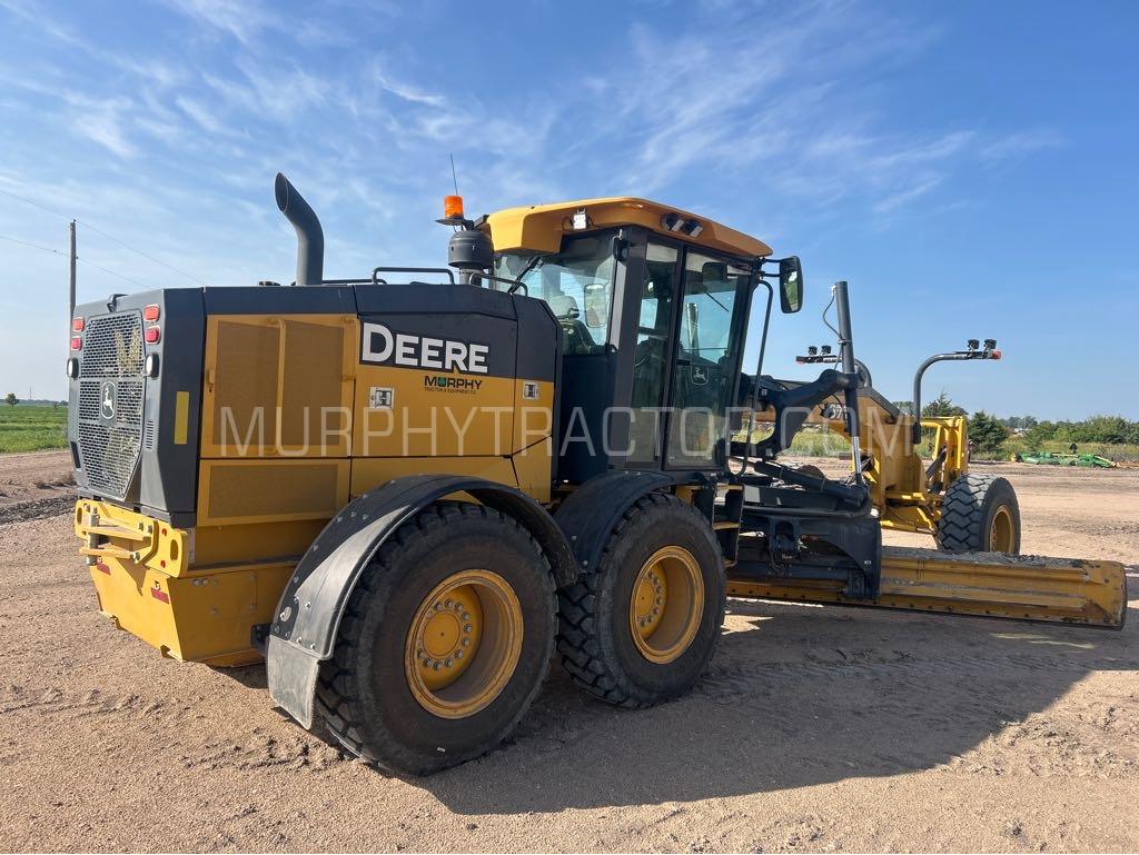 2019 John Deere 672G Image 6