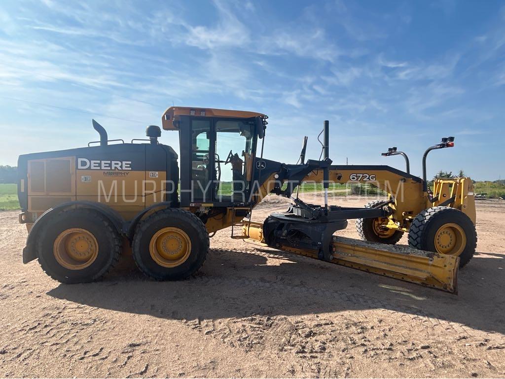 2019 John Deere 672G Image 7