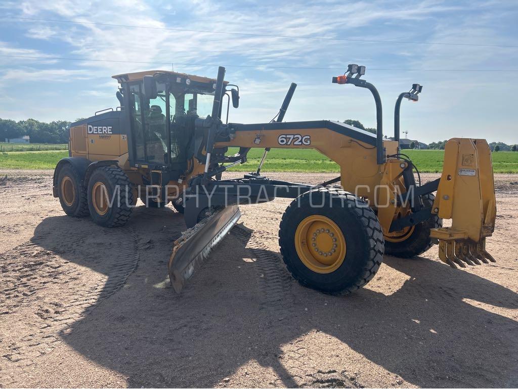 2019 John Deere 672G Image 8