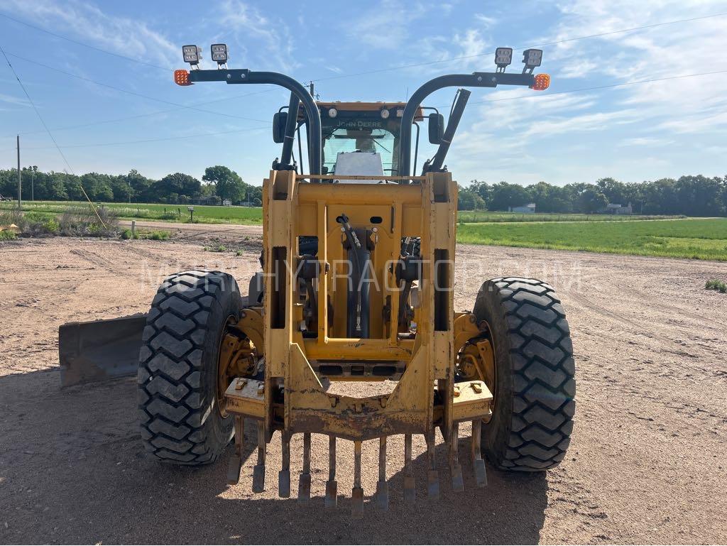 2019 John Deere 672G Image 9