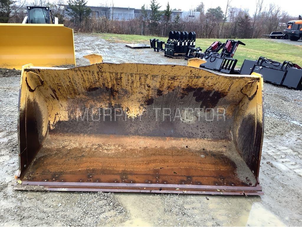 John Deere 444-624 2.75 CY JRB Coupler  Bucket Image 1