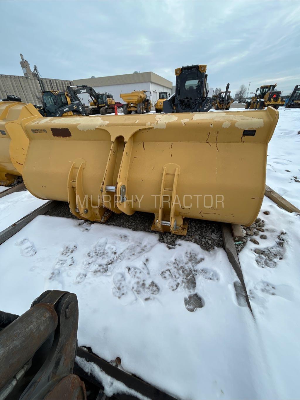 John Deere 444 2.5 CY P/O  Bucket Image 5