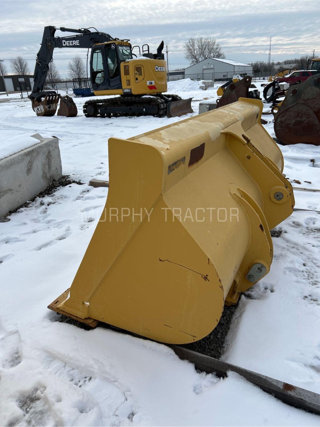 John Deere 444 2.5 CY P/O  Bucket Image 6