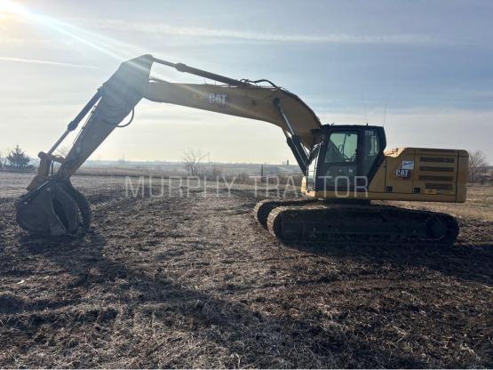 2023 Caterpillar 330 photo 3