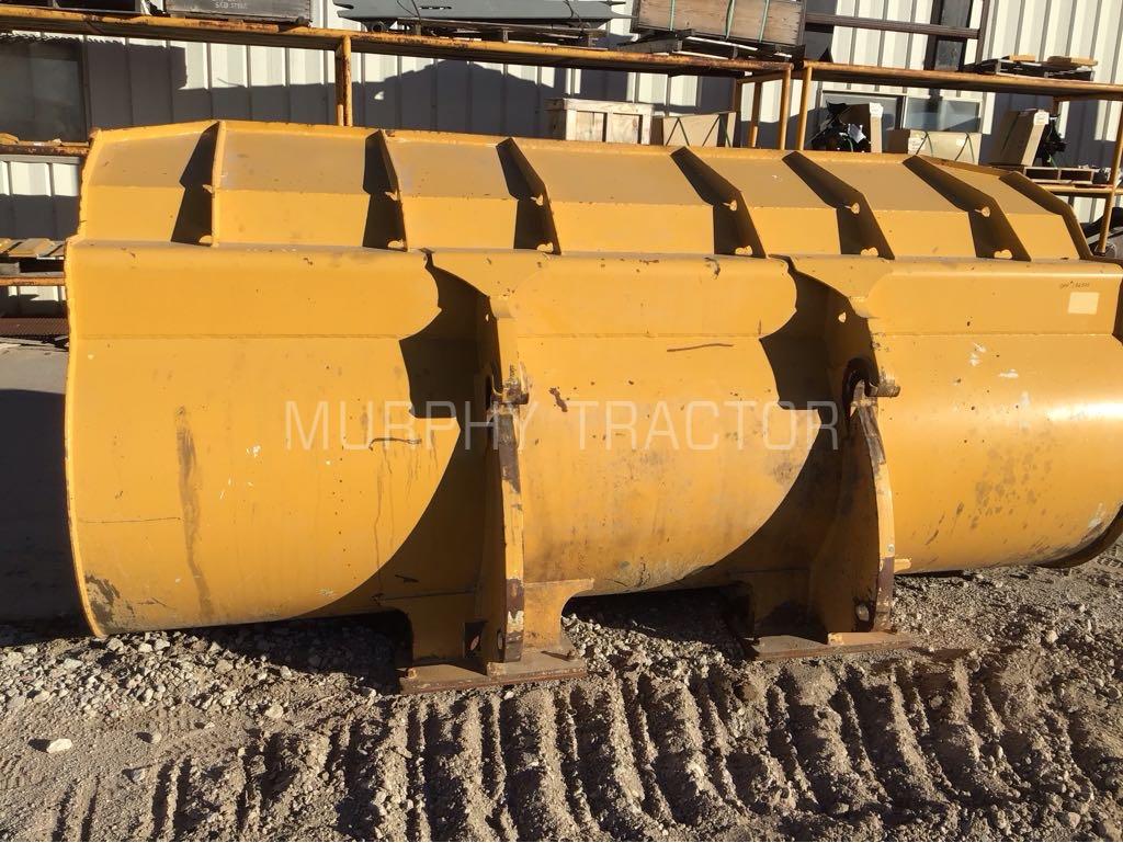 John Deere 444-624 4 CY HiVis Coupler  Bucket Image 5