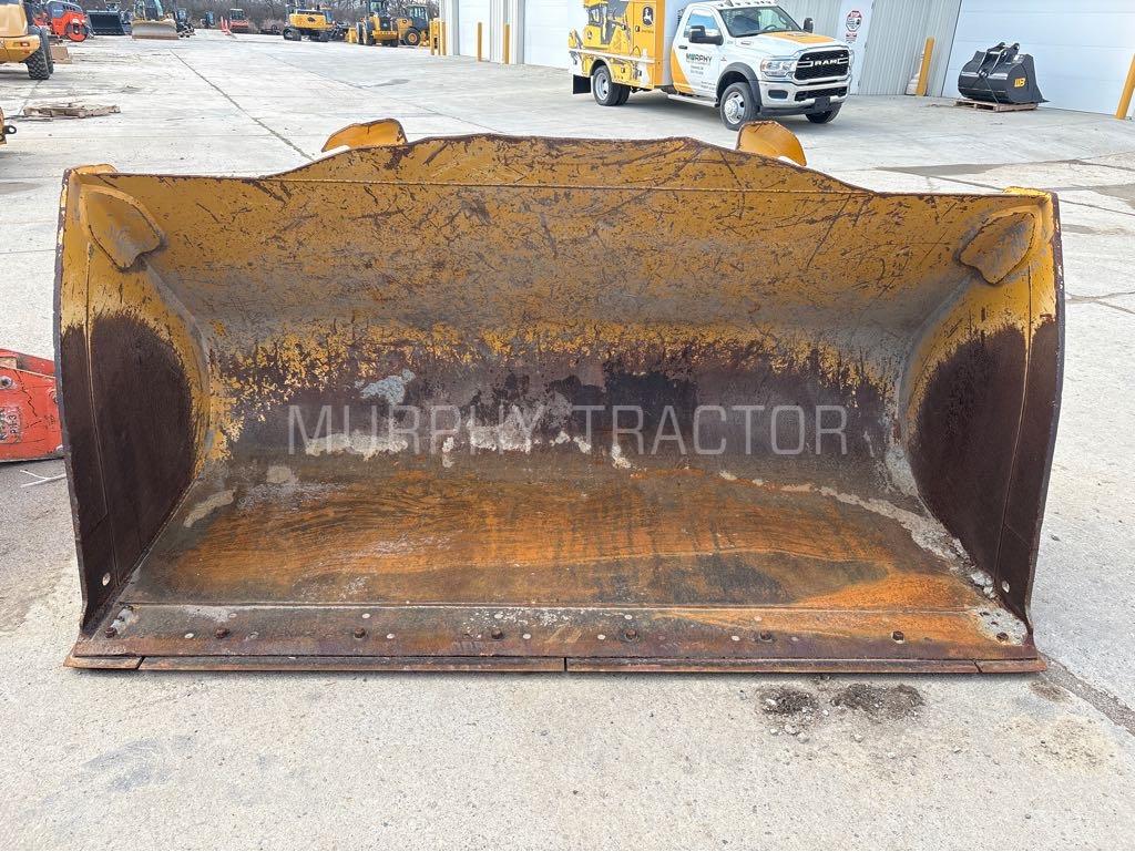John Deere 444-624 3.5 CY HiVis Coupler  Bucket Image 1