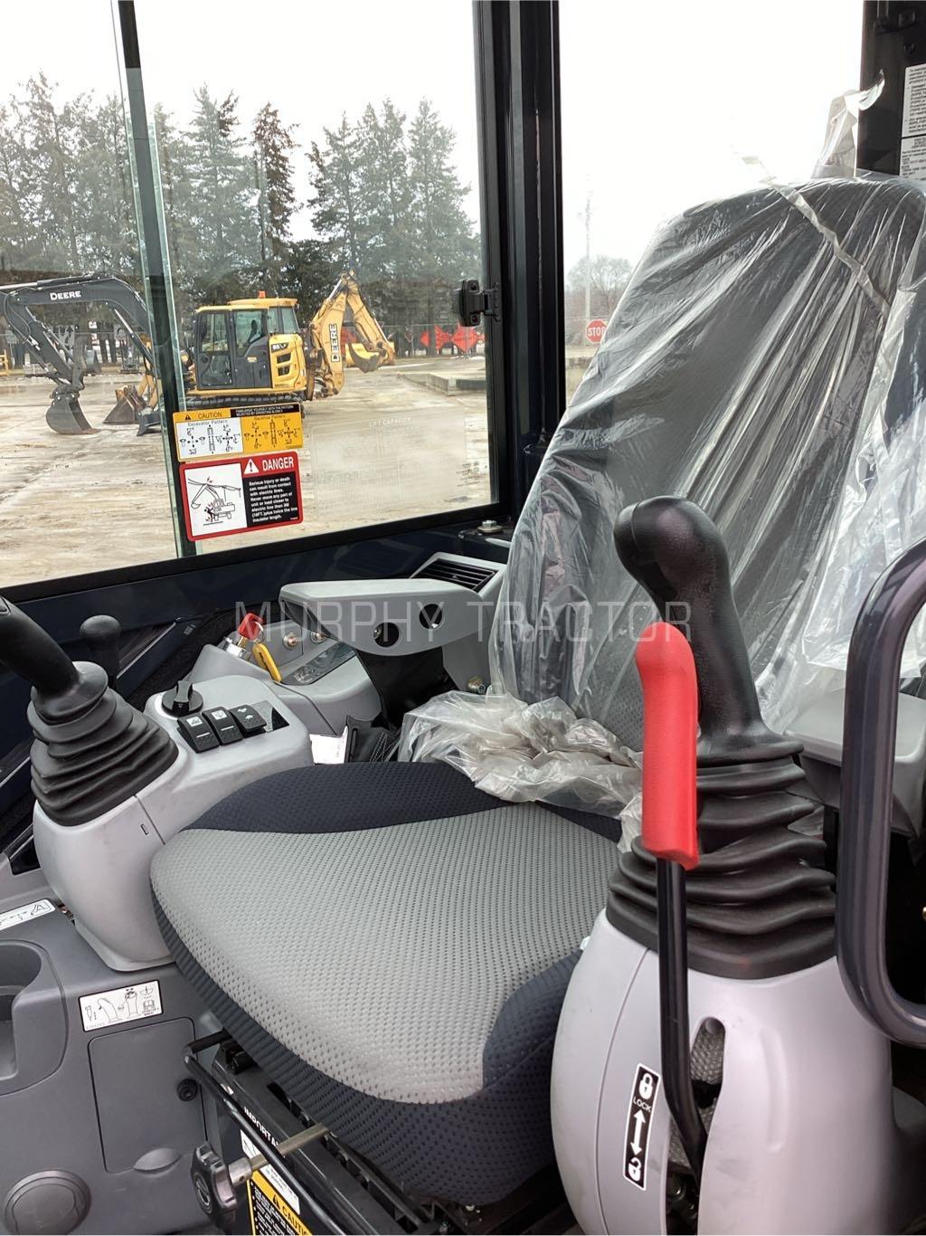 2024 John Deere 35 P Image 12