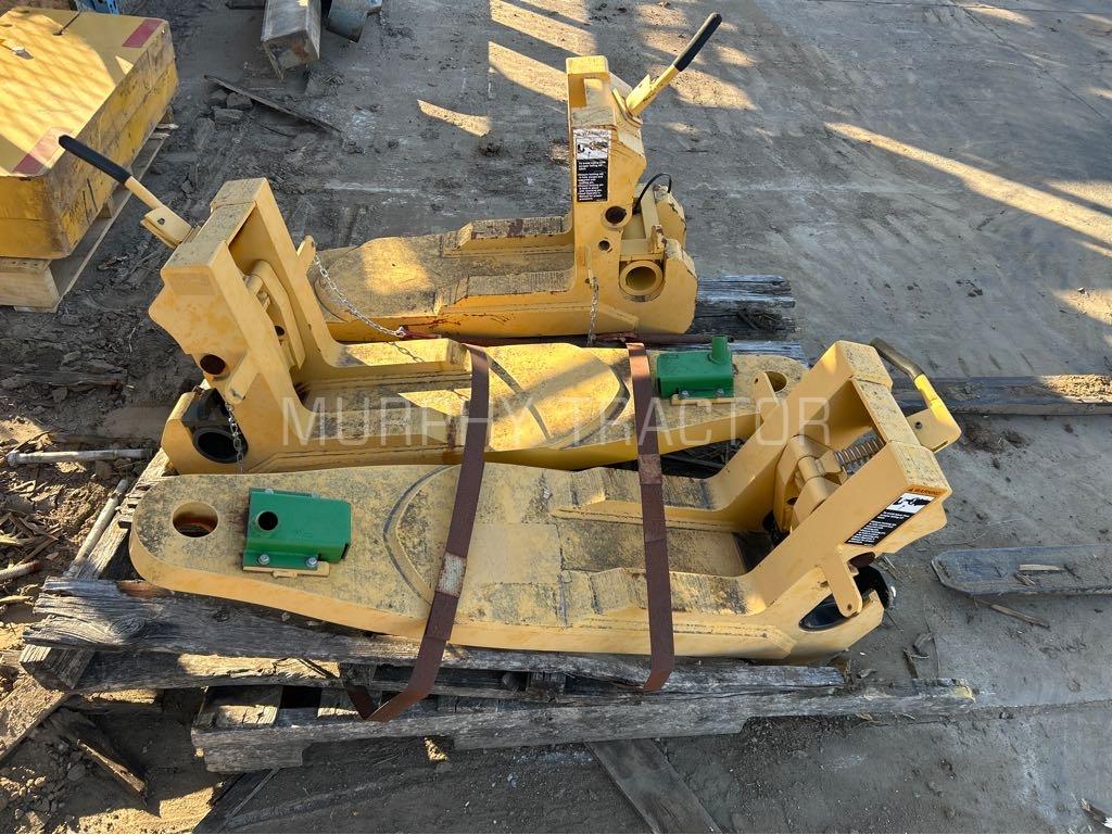 John Deere Scraper Quick Hitch Short  Draw bar Image 1