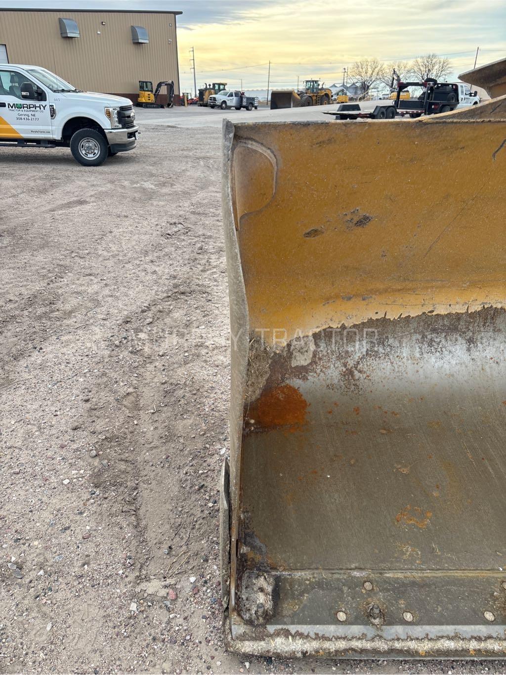 John Deere 444-624 3.5 CY JRB 416 Coupler  Bucket Image 8