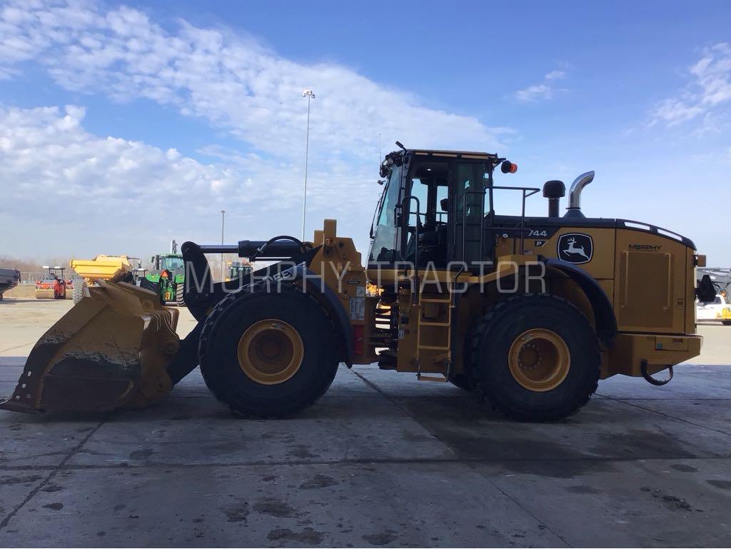 2024 John Deere 744 P Image 4