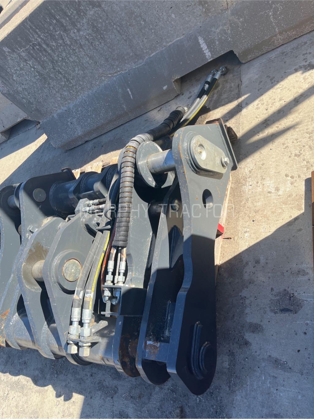 2024 John Deere 724 P  Coupler Image 6