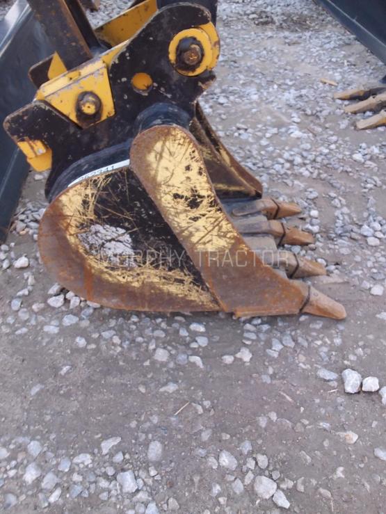 John Deere 18″ CEX Bucket — 555 54060.15388