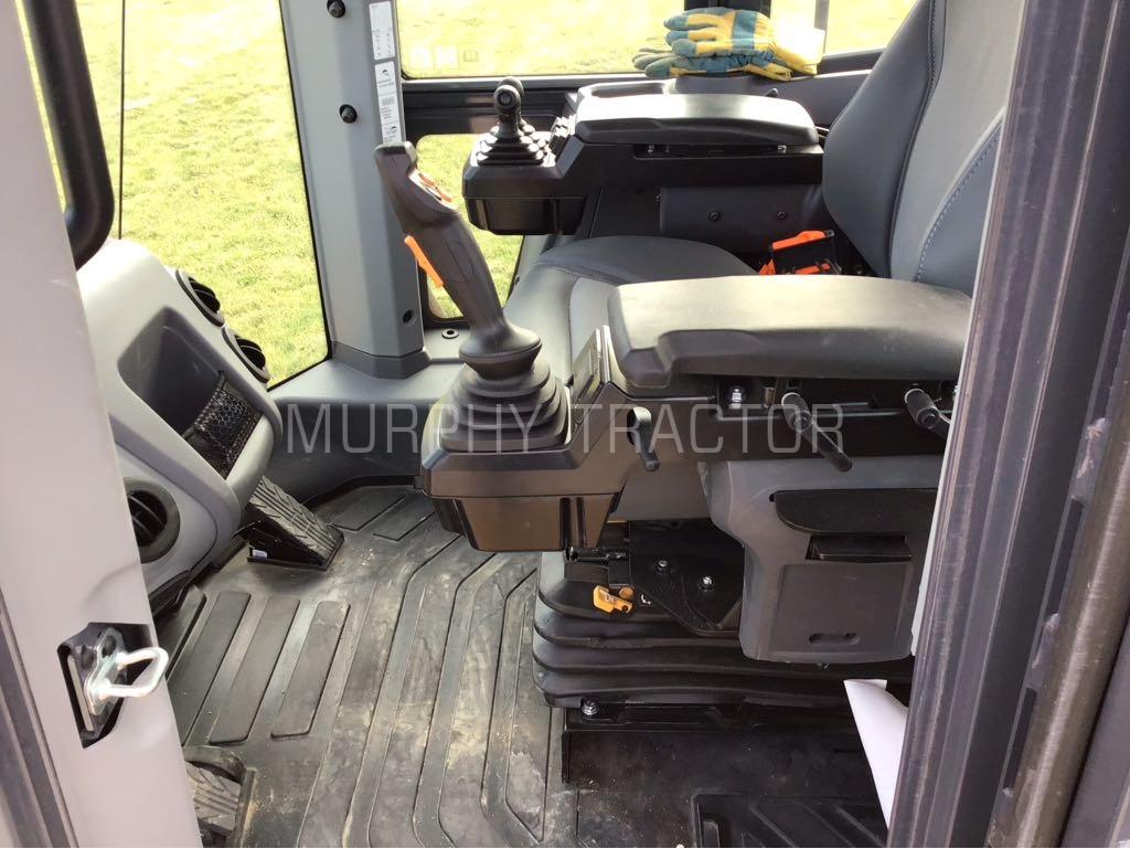 2024 John Deere 824 P Image 11